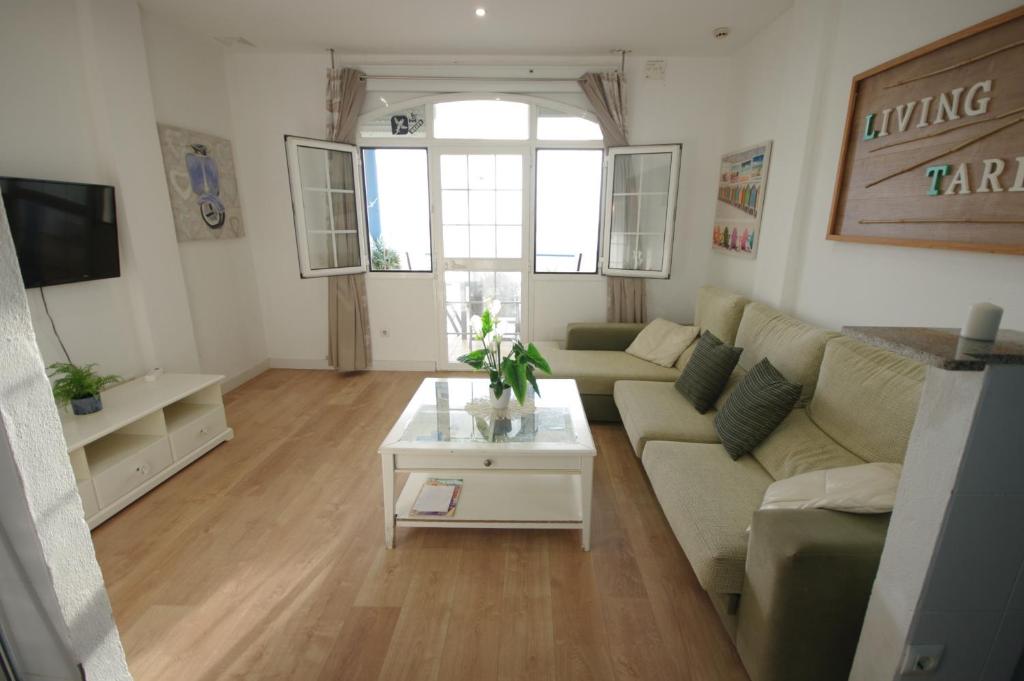 Posezení v ubytování Livingtarifa Apartamento Agaporni