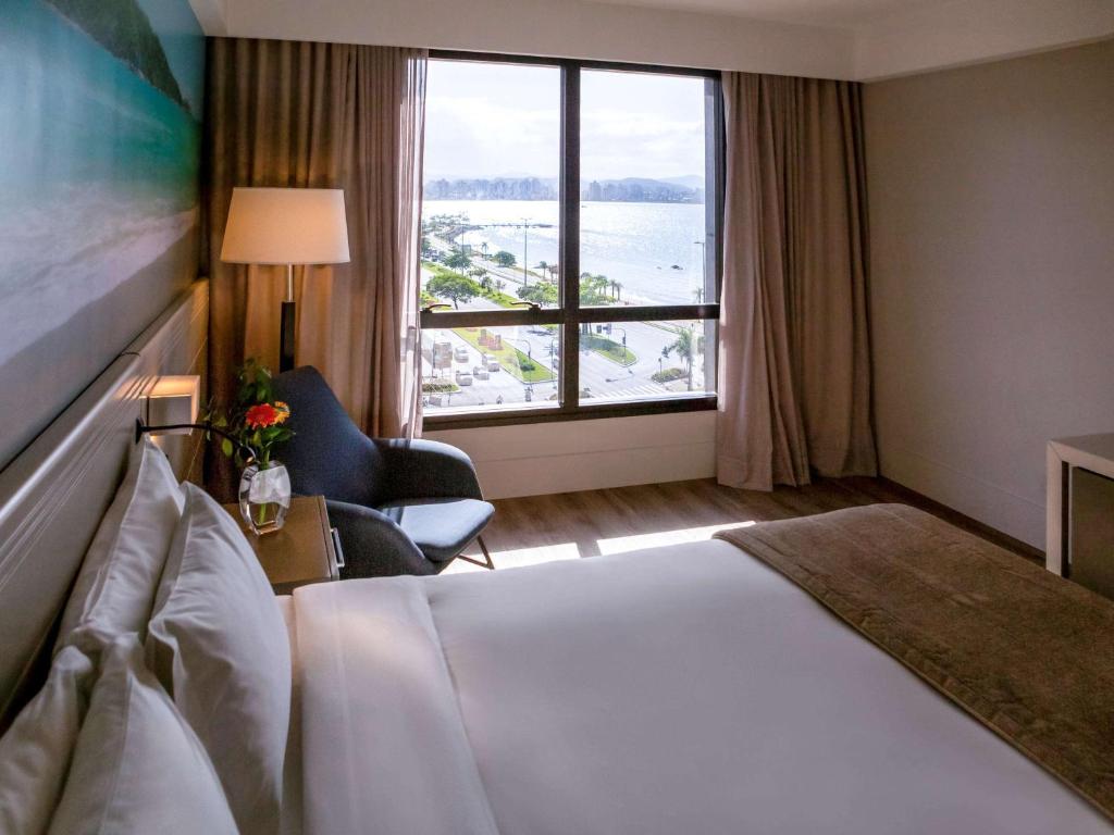 Postel nebo postele na pokoji v ubytování Novotel Florianopolis
