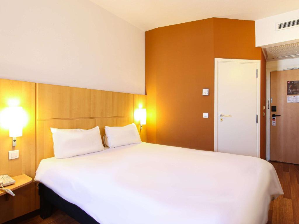 Postel nebo postele na pokoji v ubytování Ibis Tunis