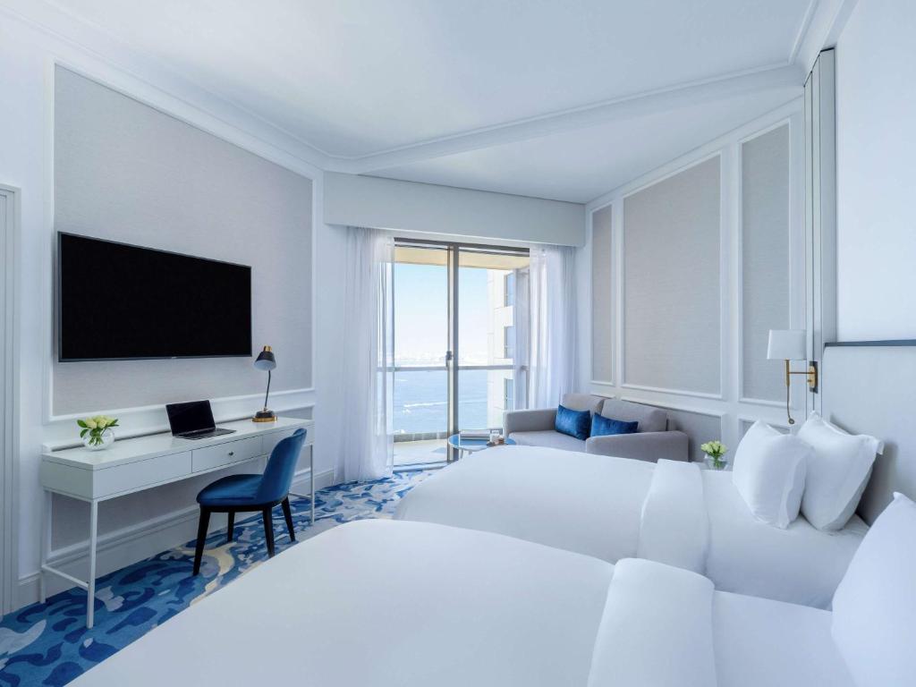 Postel nebo postele na pokoji v ubytování Sofitel Dubai Jumeirah Beach
