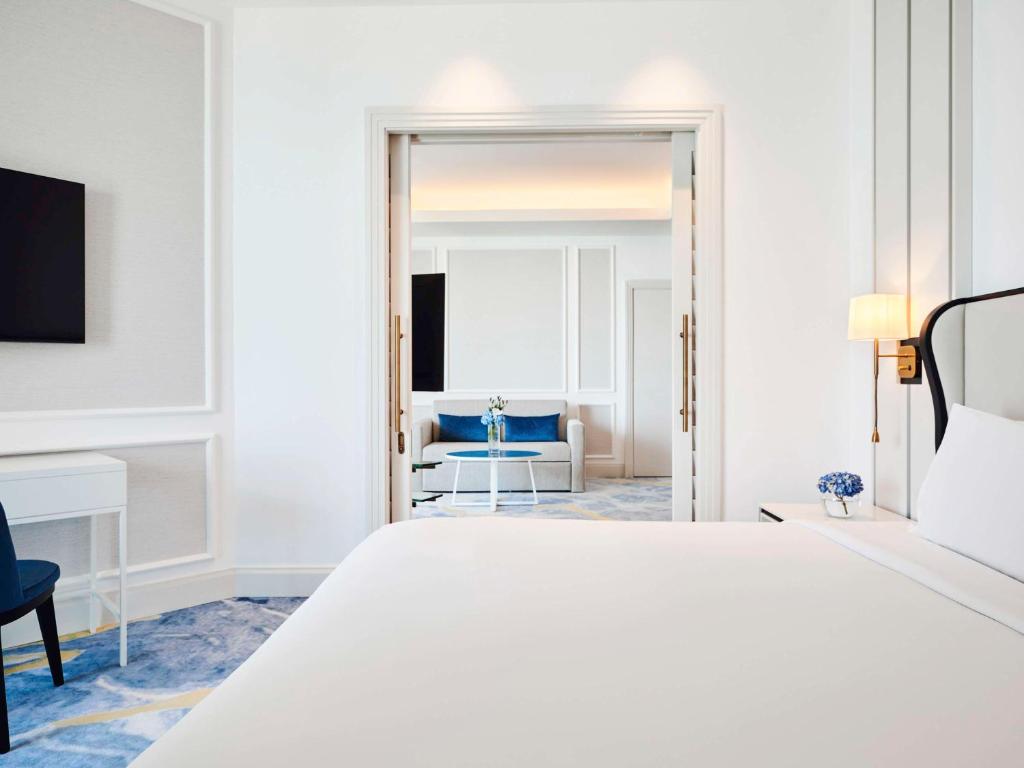 Postel nebo postele na pokoji v ubytování Sofitel Dubai Jumeirah Beach