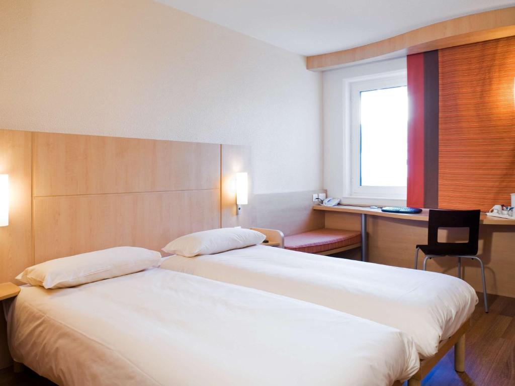 Postel nebo postele na pokoji v ubytování ibis Bristol Temple Meads