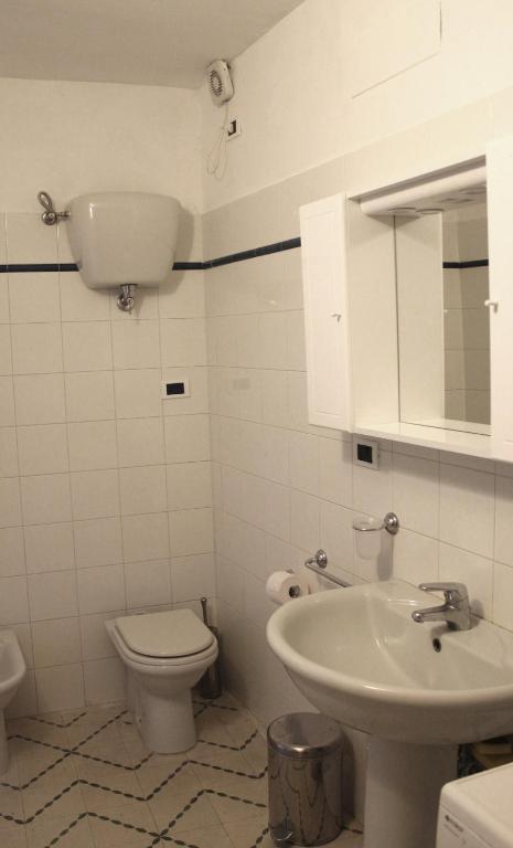 A bathroom at Maddalena House