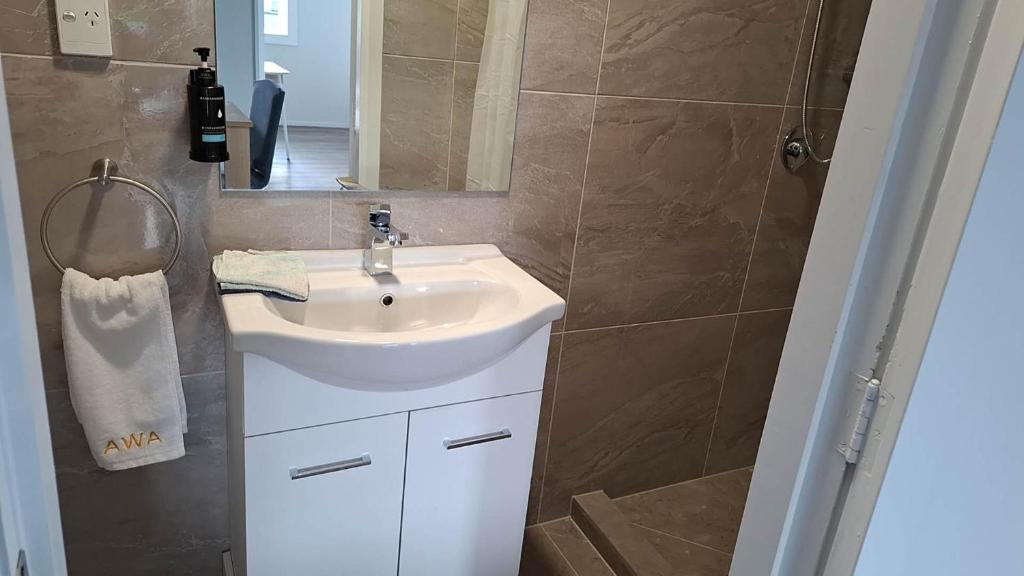 9 Beds including 3 Double Beds, 4 Single Beds, 2 Sofa Bed, Suite 1, 37 Totara Avenue, New Lynn