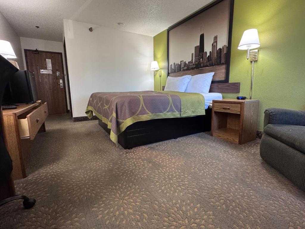 Super 8 by Wyndham Mokena/Frankfort /I-80 - King Room - Non-Smoking