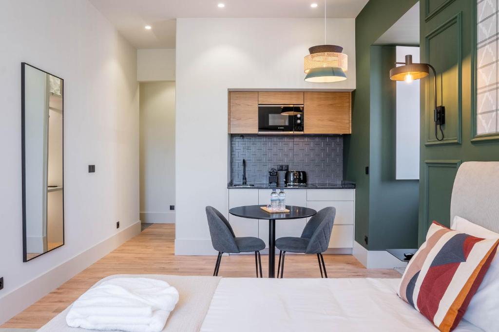 Gigantones GuestHouse - 10