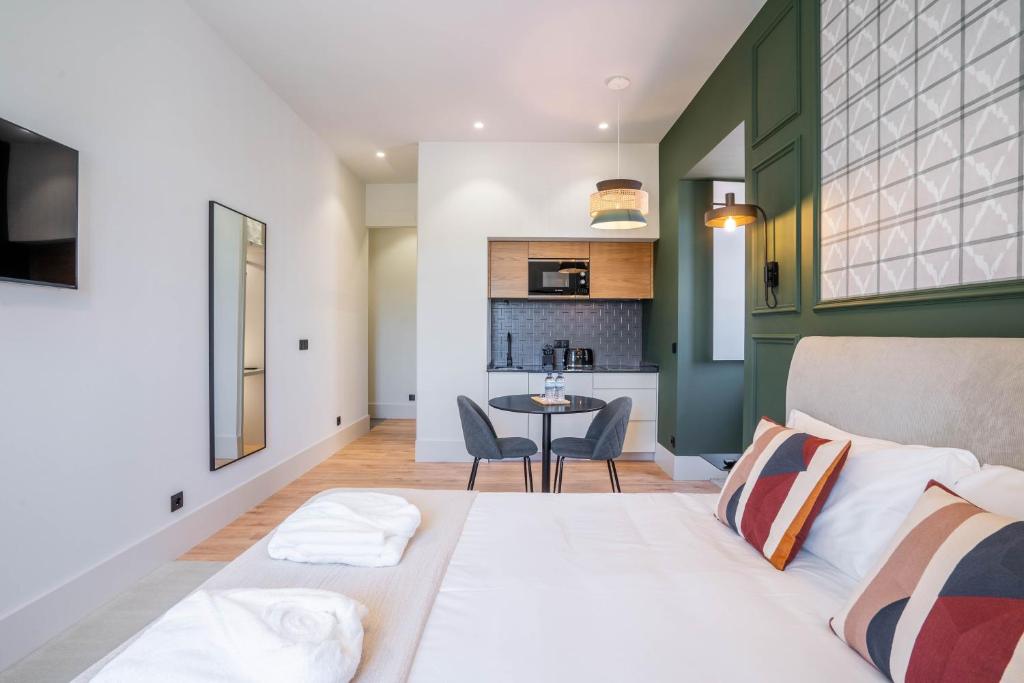 Gigantones GuestHouse - 19