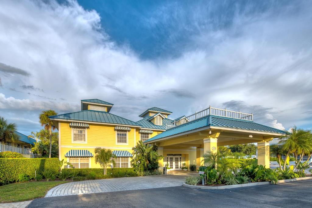 Naples Garden Inn photo