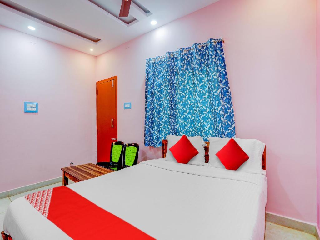Postel nebo postele na pokoji v ubytování Hotel O Kalinga Inn