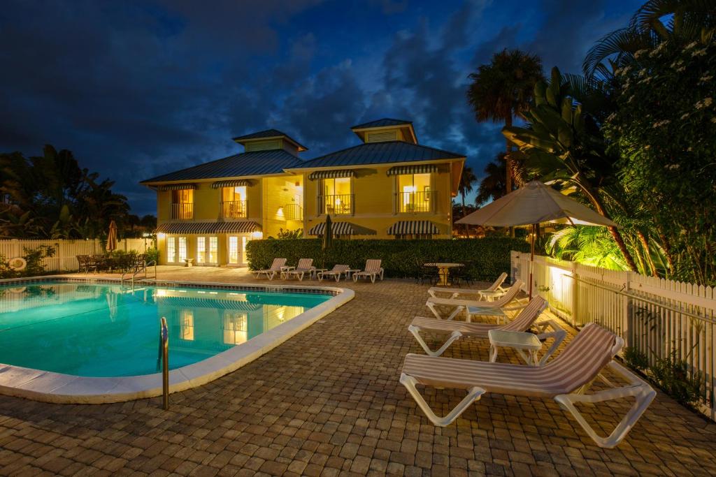 Naples Garden Inn photo