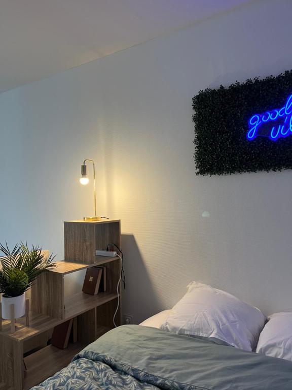 Ένα ή περισσότερα κρεβάτια σε δωμάτιο στο Appartement Chill & confort