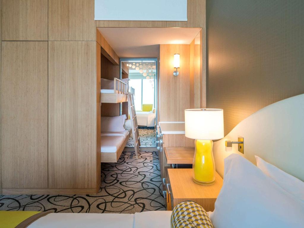 Postel nebo postele na pokoji v ubytování Sofitel Dubai Downtown