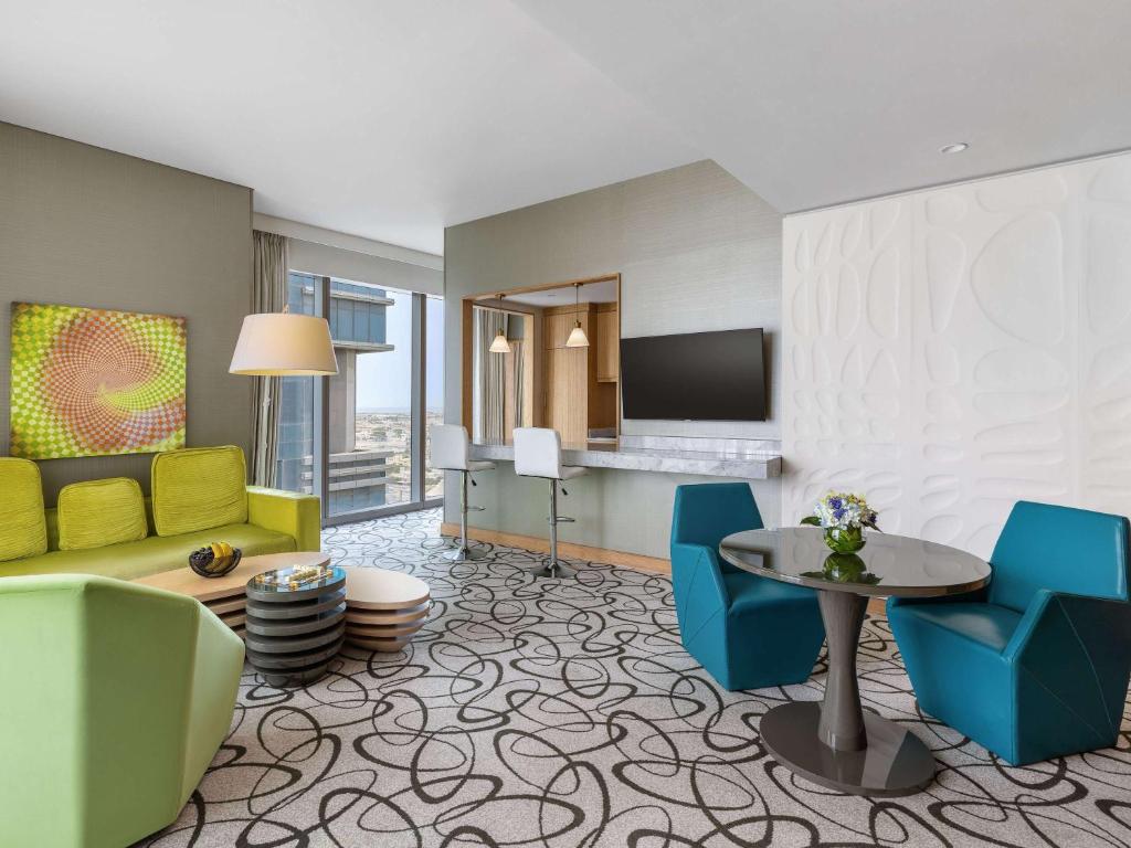 TV a/nebo společenská místnost v ubytování Sofitel Dubai Downtown