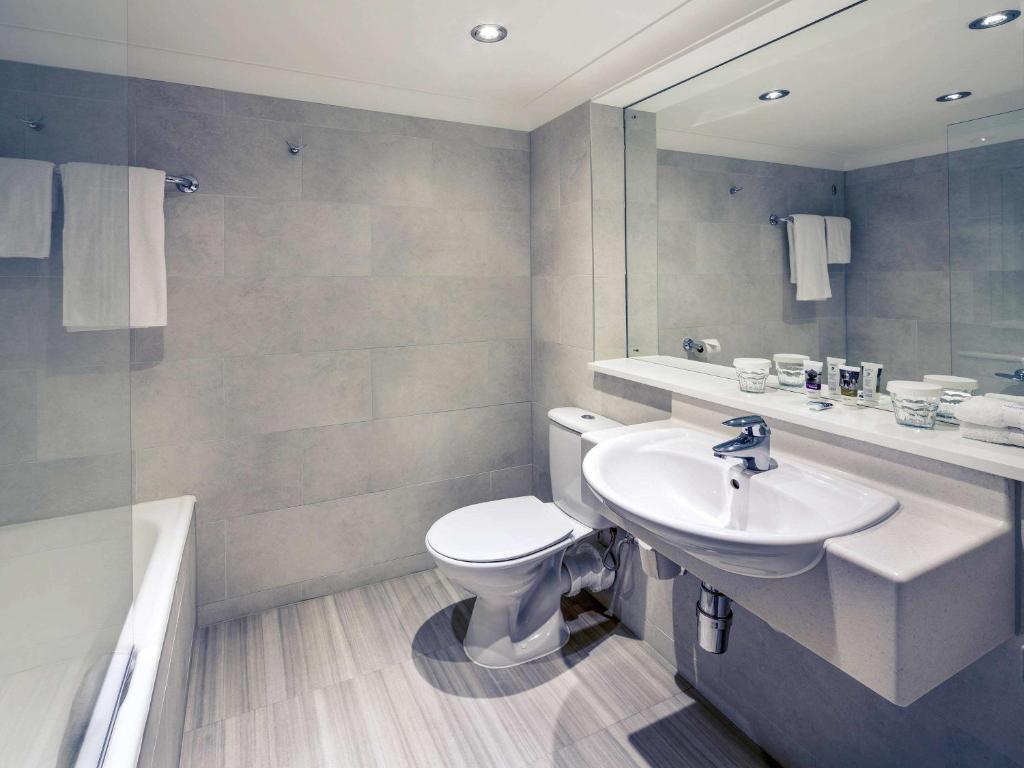 Koupelna v ubytování Mercure Manchester Piccadilly Hotel