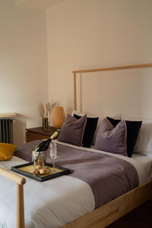 תמונה מהגלריה של Spacious 3BR Atrium Penthouse, Balcony, Cismigiu בבוקרשט