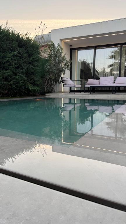 Bazén v ubytování White Beach Villa 2 - Luxury nebo v jeho okolí