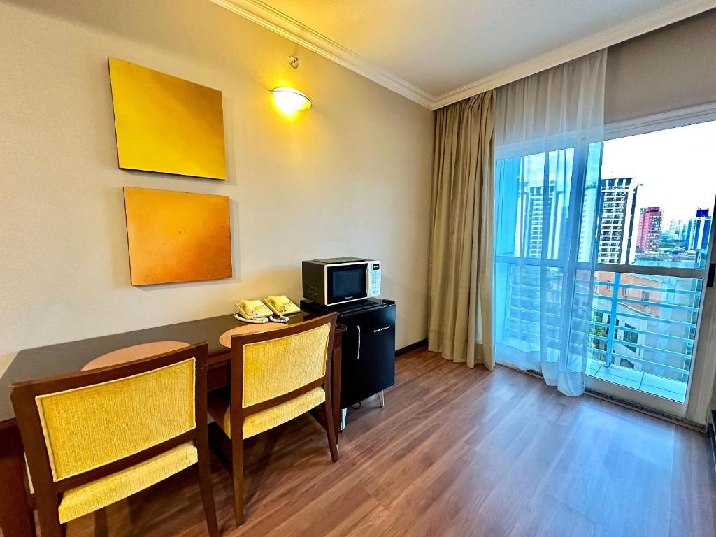 TV a/nebo společenská místnost v ubytování Apart Hotel Premium Verbo Divino Morumbi