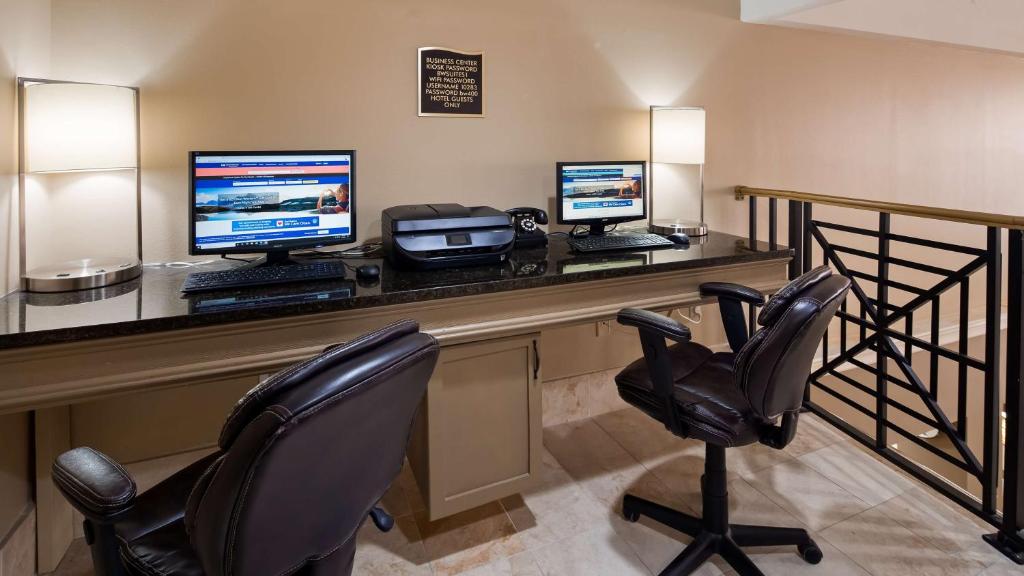 Best Western Plus Ambassador Suites photo