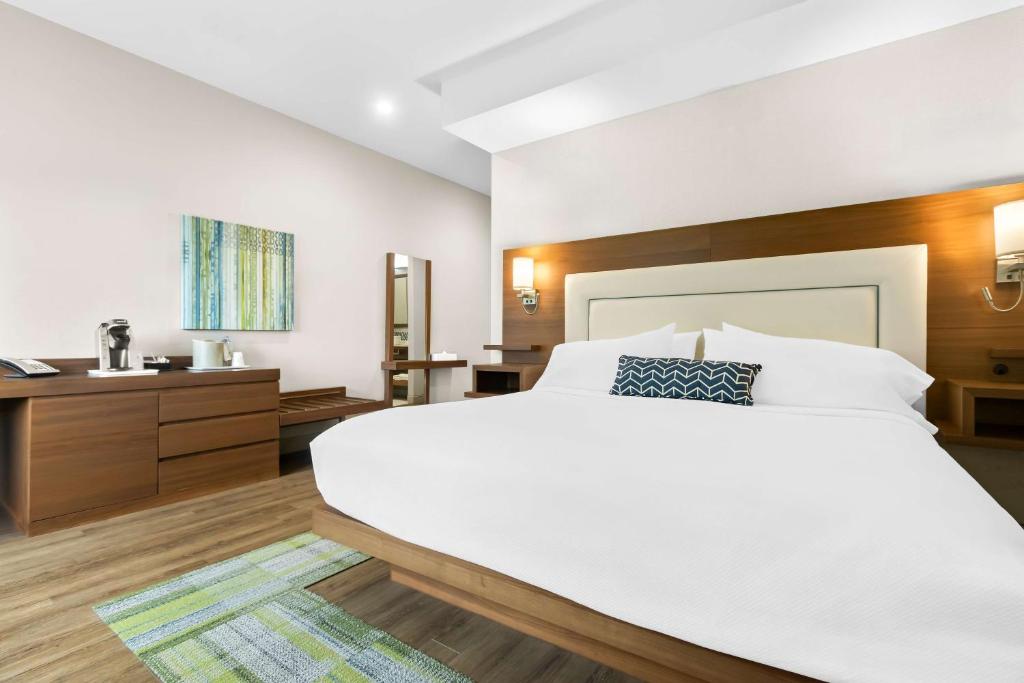 Postel nebo postele na pokoji v ubytování Best Western Plus Mont-Laurier
