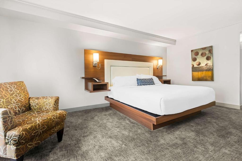 Postel nebo postele na pokoji v ubytování Best Western Plus Mont-Laurier