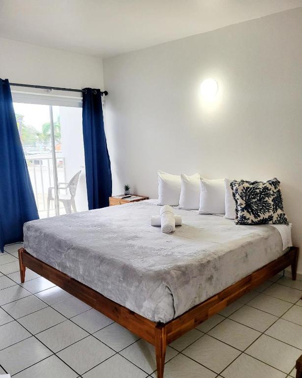 Postel nebo postele na pokoji v ubytování Nautilus by La Jamaca Hotels-Downtown La Parguera