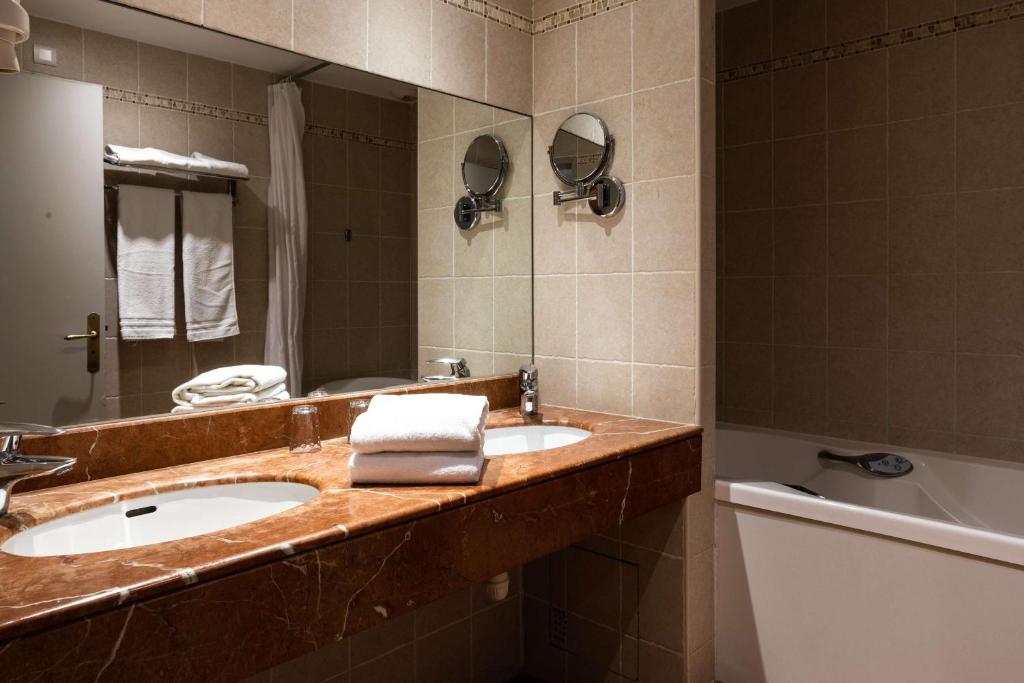 Best Western L'Orangerie - 泳池景小型套房