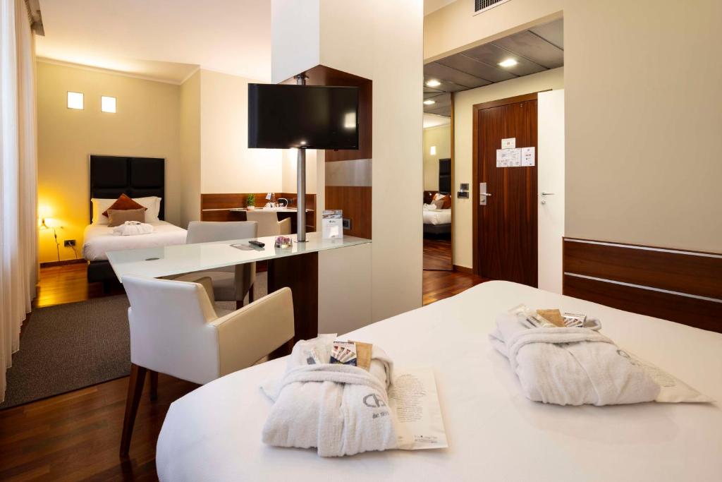 Postel nebo postele na pokoji v ubytování Best Western Madison Hotel