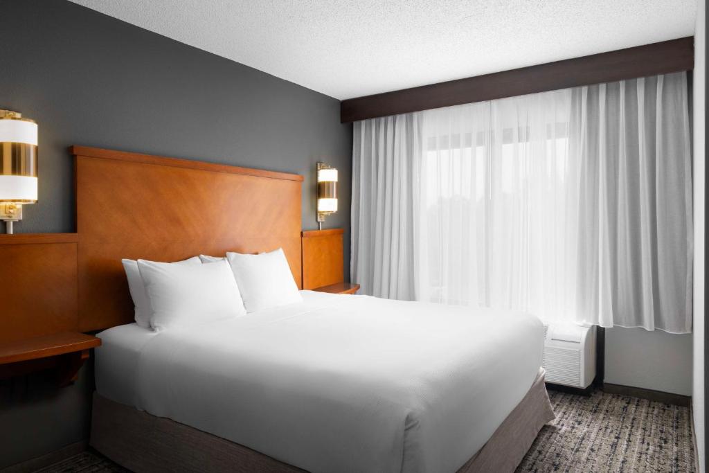Hyatt Place Dallas North by the Galleria - King Room With Sofa Bed - High Floor