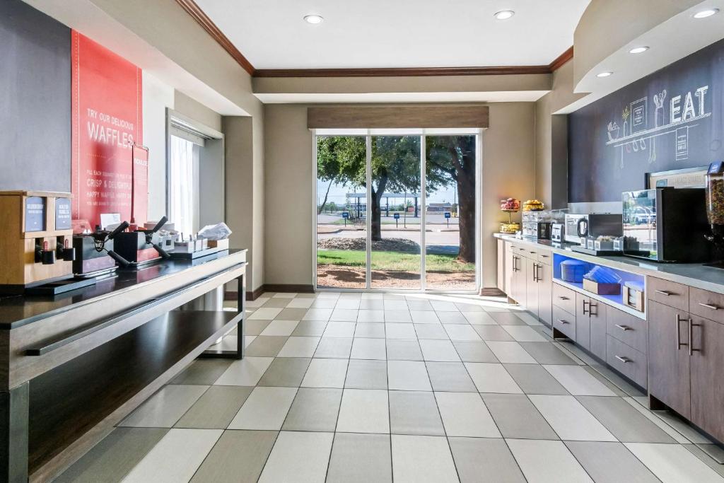 Kuchyň nebo kuchyňský kout v ubytování Hampton Inn & Suites Abilene I-20