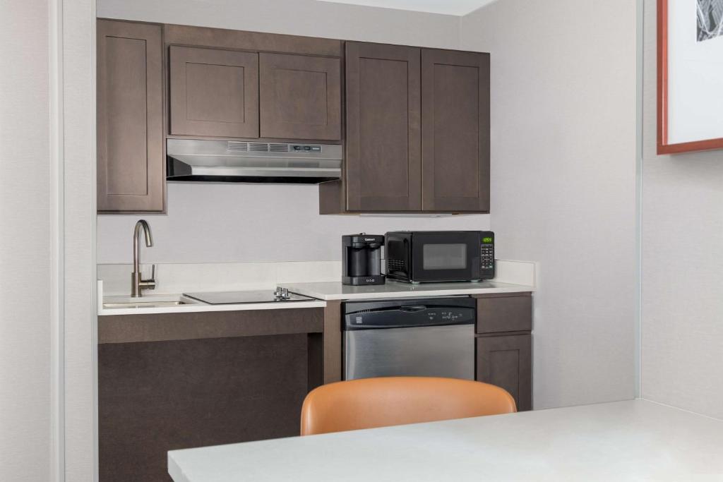 Homewood Suites by Hilton Detroit-Troy photo