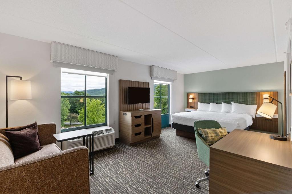 Hampton Inn & Suites Lake George photo