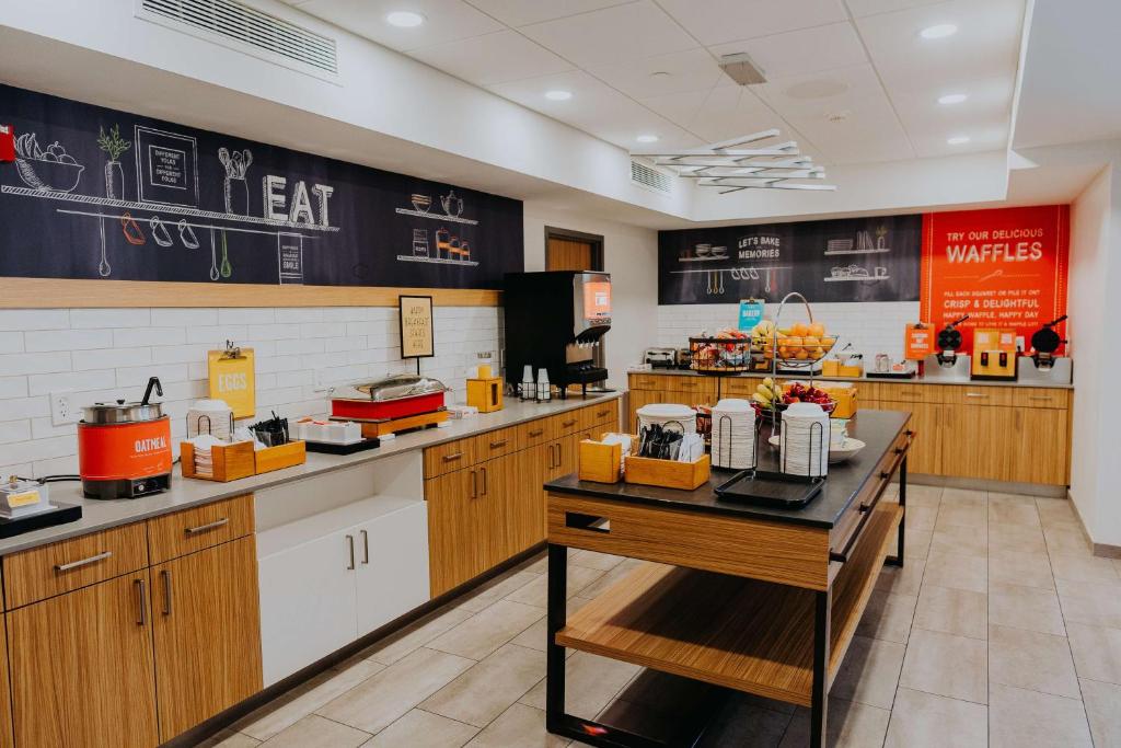 Kuchyň nebo kuchyňský kout v ubytování Hampton Inn Rehoboth Beach