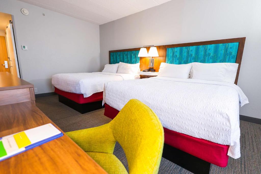 Postel nebo postele na pokoji v ubytování Hampton Inn Rehoboth Beach