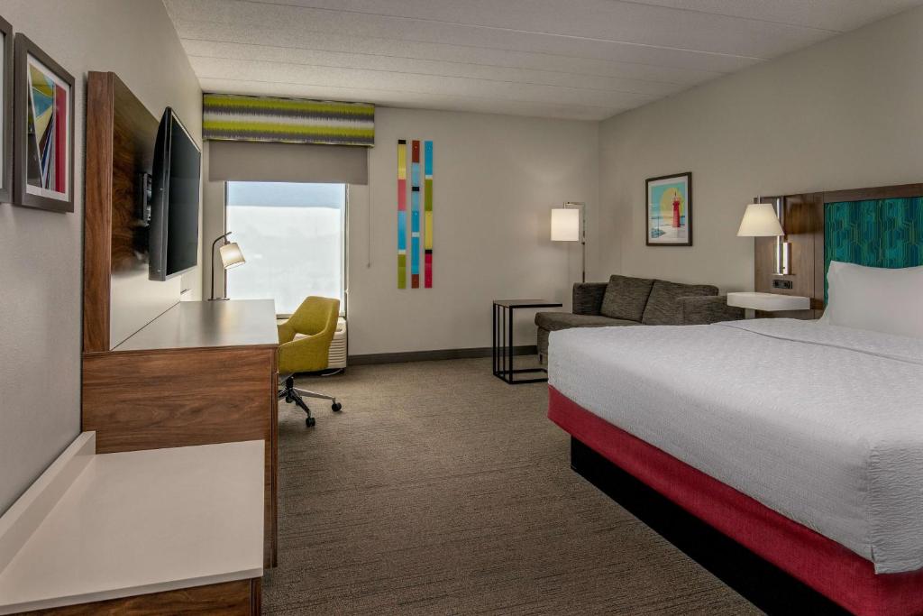 Postel nebo postele na pokoji v ubytování Hampton Inn Rehoboth Beach
