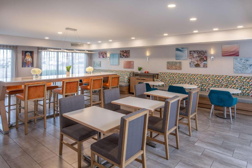 Restaurace v ubytování Hampton Inn Rehoboth Beach
