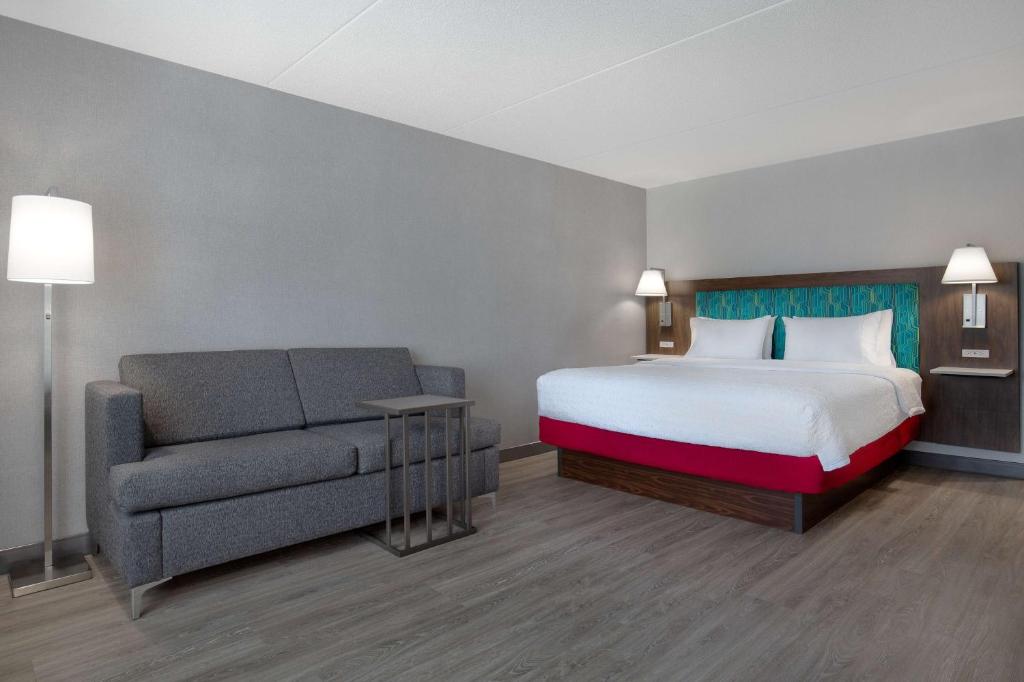 Postel nebo postele na pokoji v ubytování Hampton Inn by Hilton Brampton - Toronto