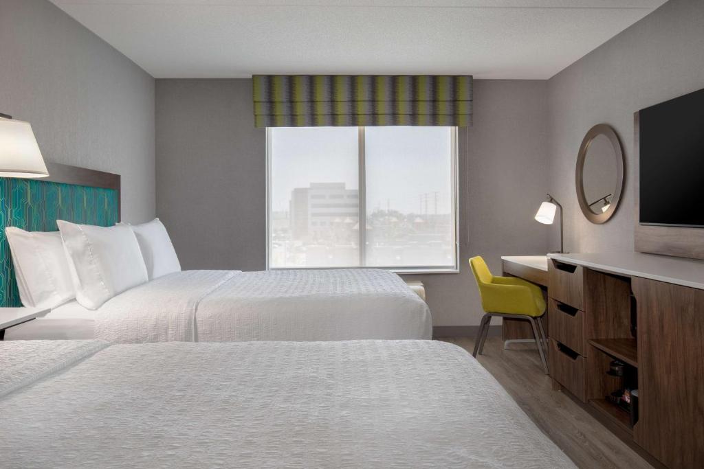 Postel nebo postele na pokoji v ubytování Hampton Inn by Hilton Brampton - Toronto