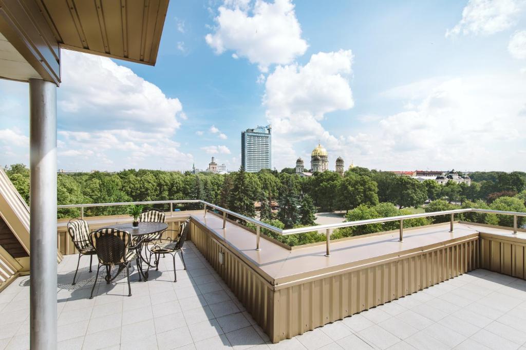 Balkón nebo terasa v ubytování Radisson Blu Ridzene Hotel, Riga