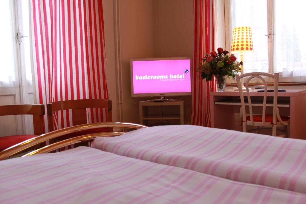 Postel nebo postele na pokoji v ubytování BasicRooms Hotel