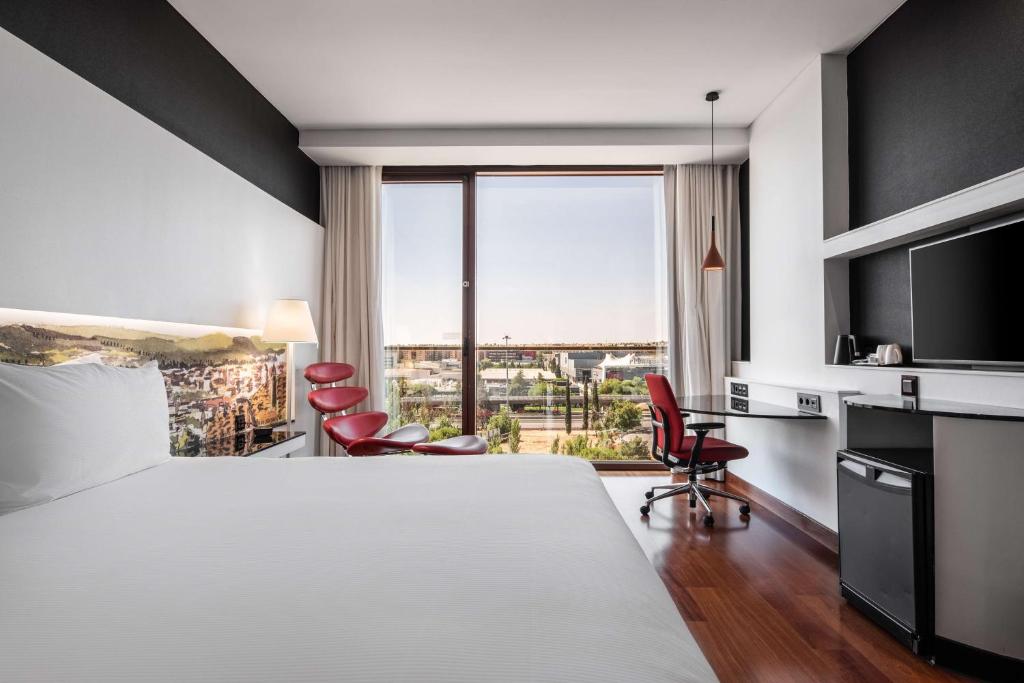 
King Room with Skyline View 
