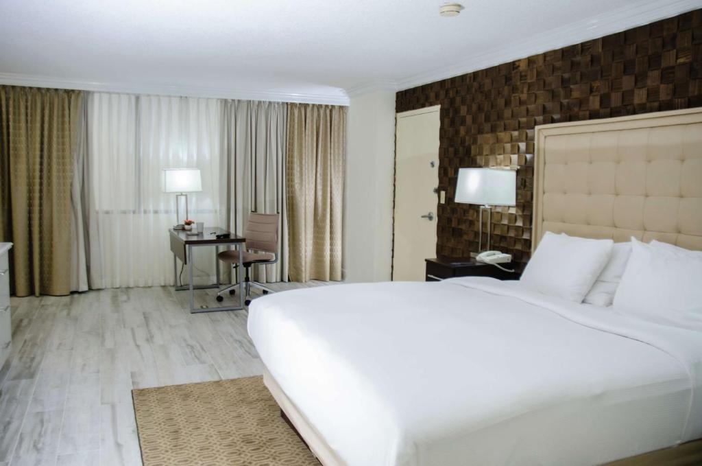 Hilton Palm Beach PBI photo