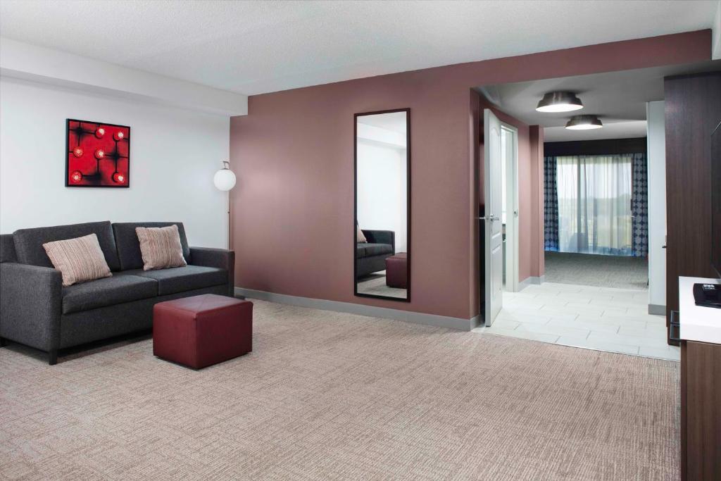 Hilton Garden Inn Roanoke Rapids - Deluxe Kamer Met Kingsize Bed En Slaapbank