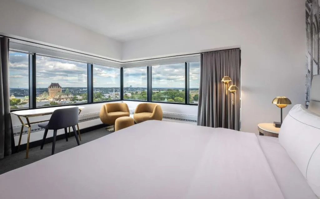 Deluxe Corner King Room with River View