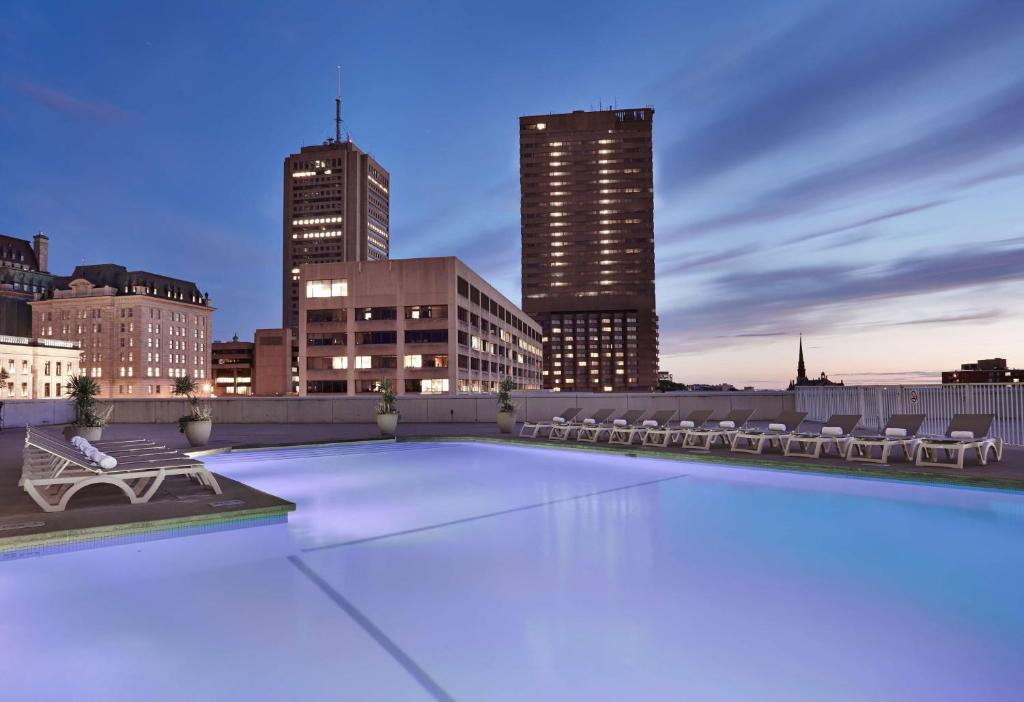 Bazén v ubytování Hilton Quebec nebo v jeho okolí