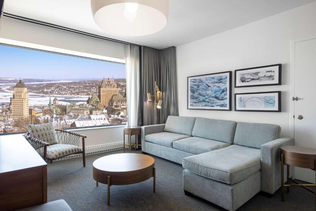 
Junior King Suite with River View
