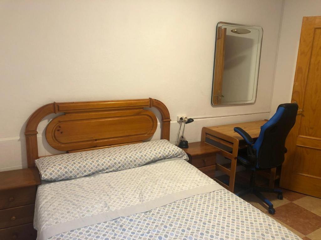 a bedroom with a bed and a desk and a chair at Estudio amueblado en El Ejido in El Ejido