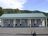 Nespecifikovaný výhled na hory nebo výhled na hory při pohledu z motelu