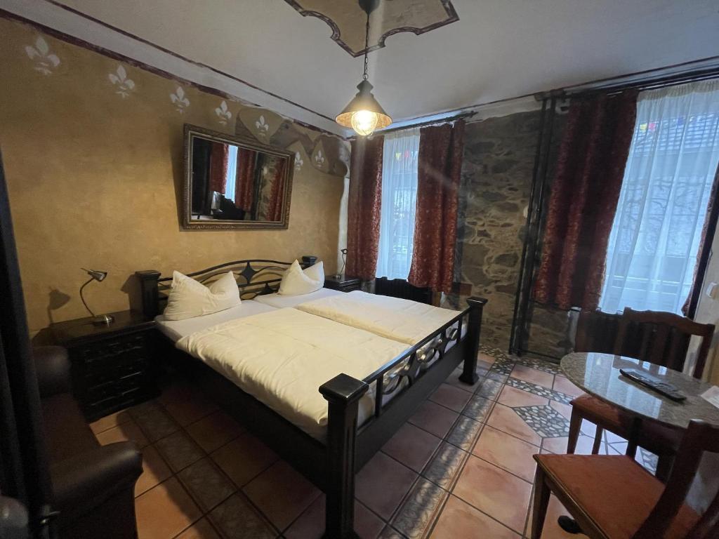 Postel nebo postele na pokoji v ubytování Black Forest Hotel Todtnau