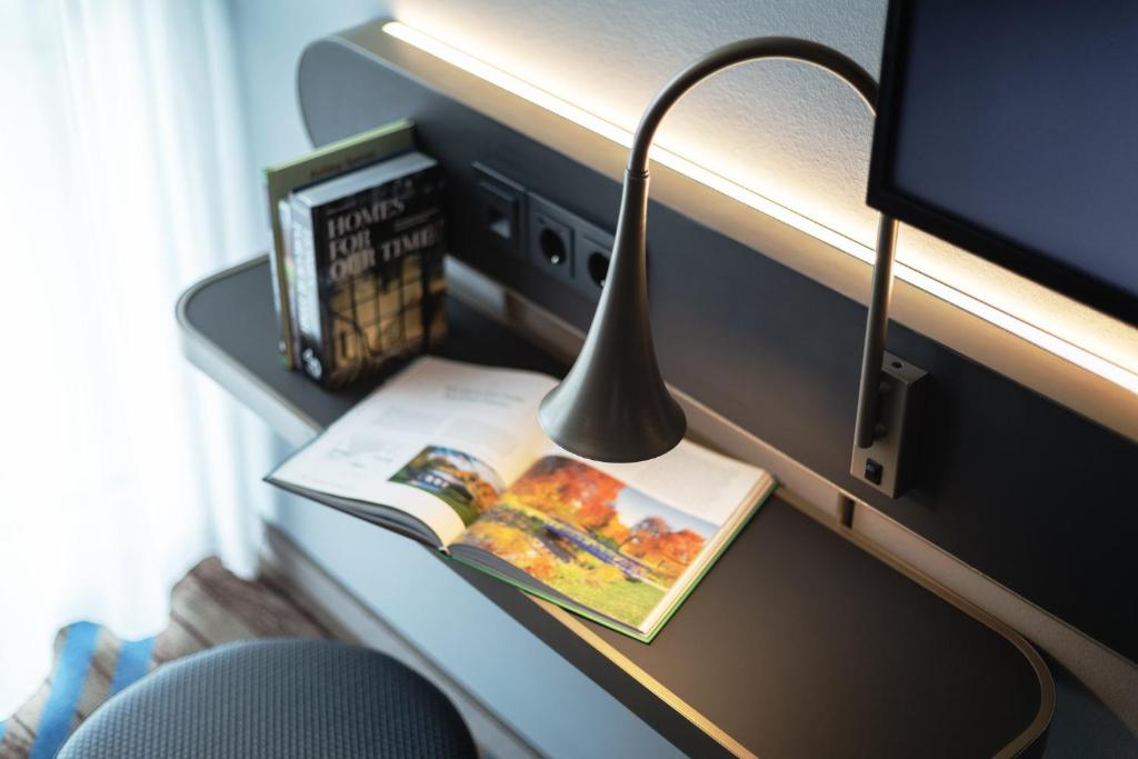 Holiday Inn - the niu, Brass Munich Olympiapark by IHG - Resim 43