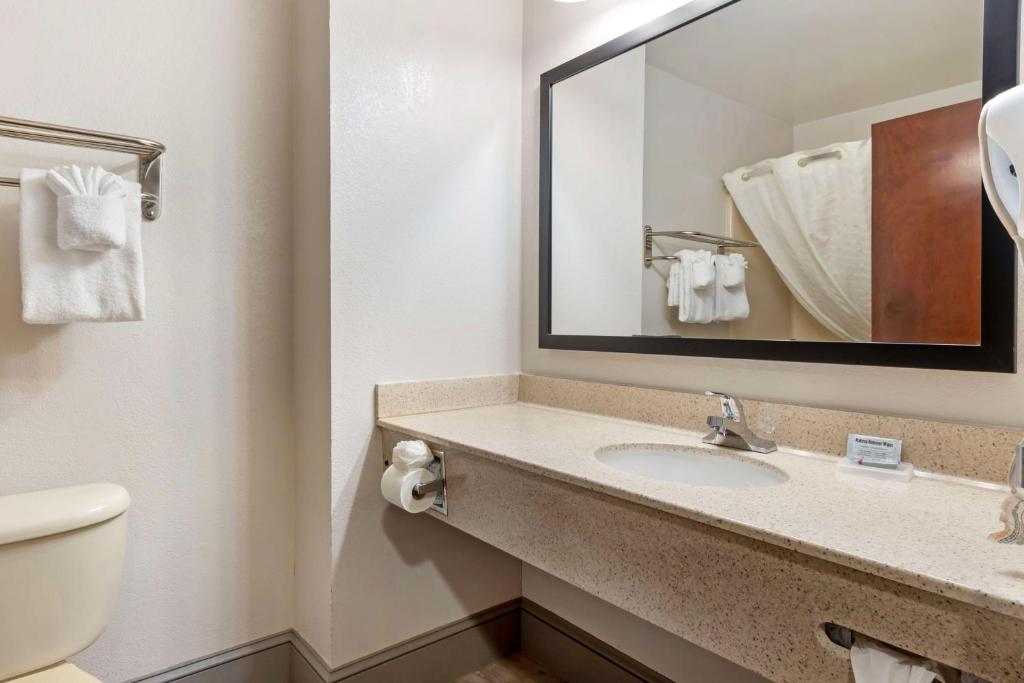 Best Western Magnolia Inn and Suites photo